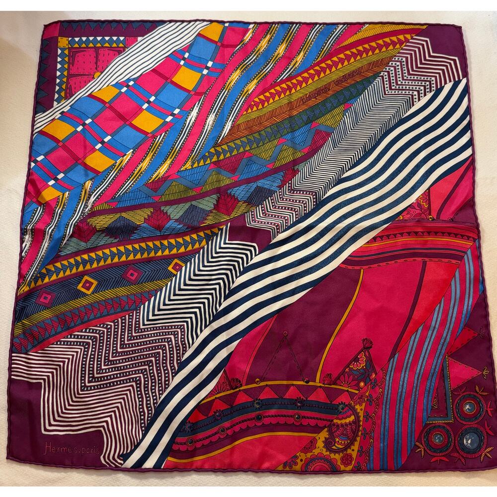 Pristine Hermes Paris 'Coupons Indiens' 100% Silk Vintage Pocket Square